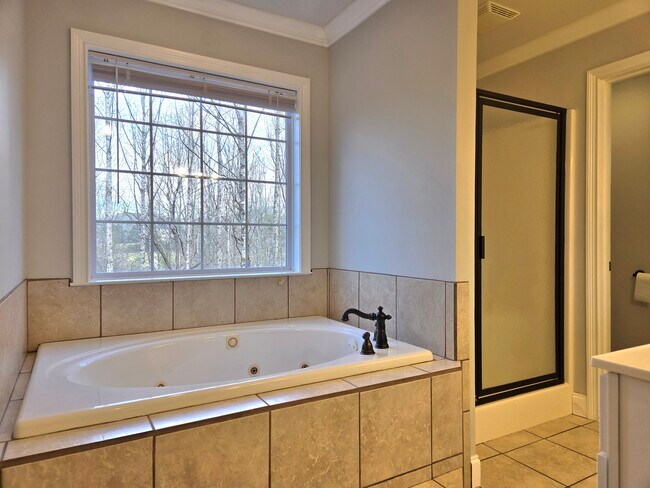 Building Photo - 12469 Daisywood Dr