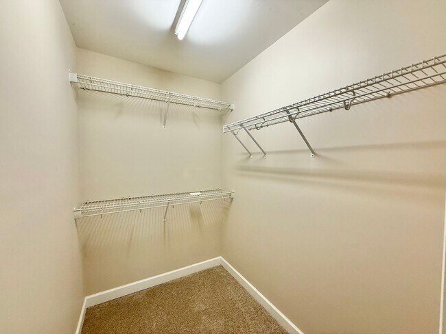 Building Photo - Gorgeous 3BD, 2.5BA Raleigh Townhome in a ...