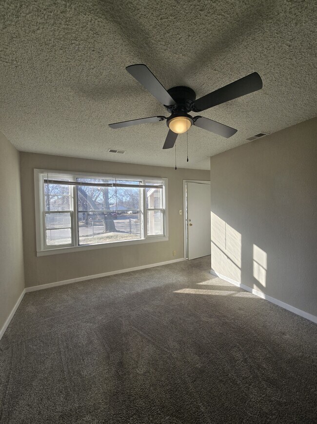 Building Photo - 1642 N Erie St