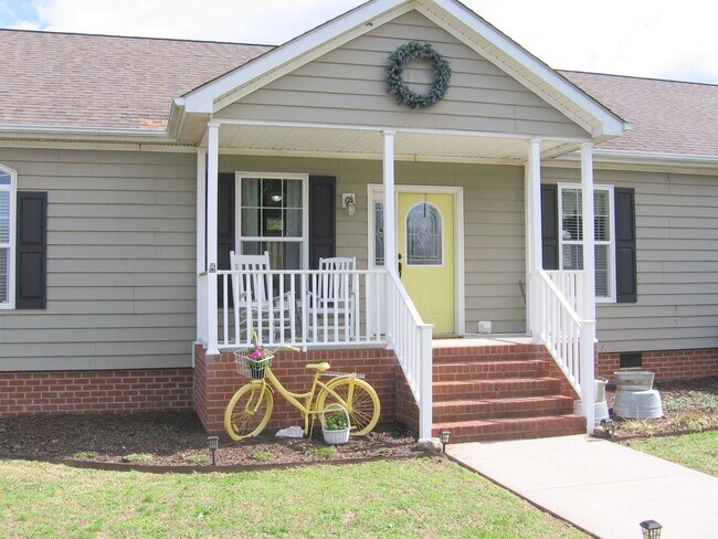 Building Photo - SMITHFIELD