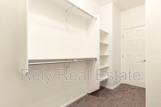 Building Photo - 15204 W Westview Dr