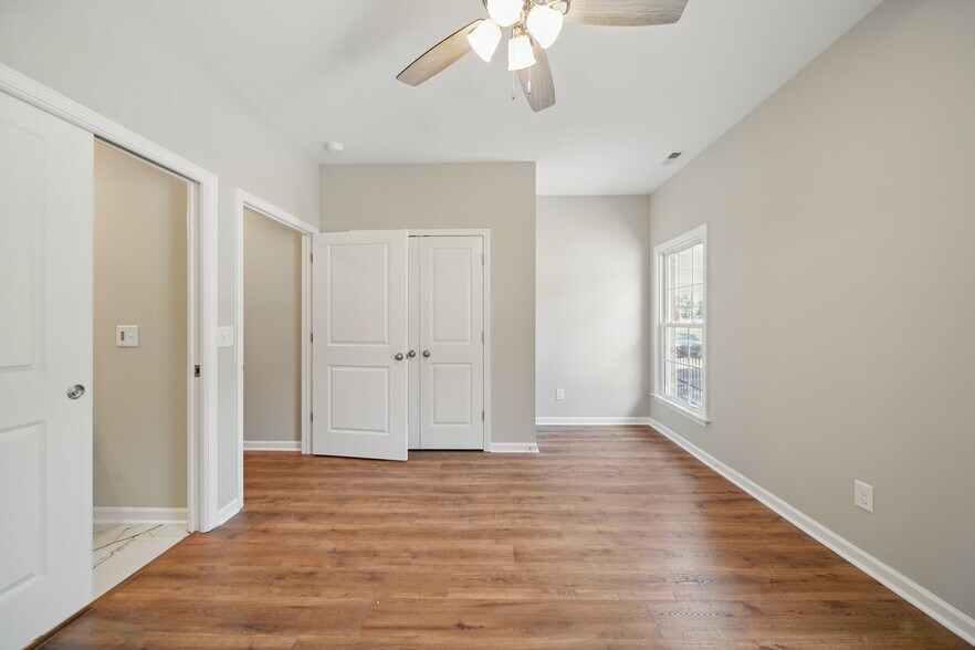 Main bedroom - 216 Legion Dr