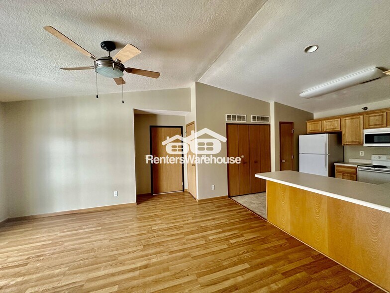 Building Photo - 5924 Sutton Pl