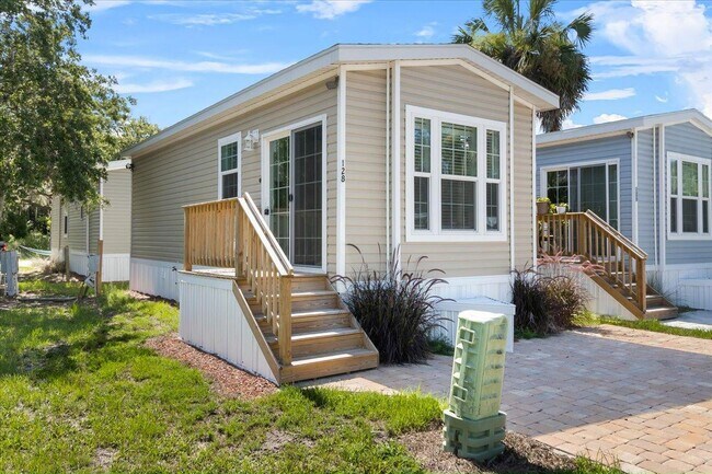 Building Photo - 11240 N Northwood Dr