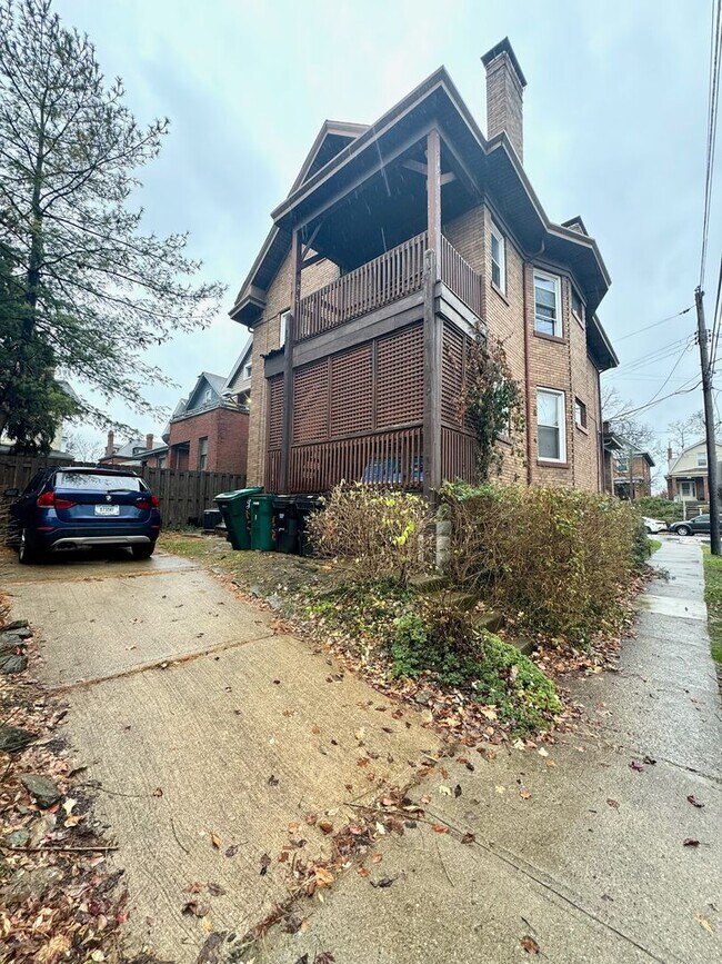 Building Photo - 2430 Fairview Ave