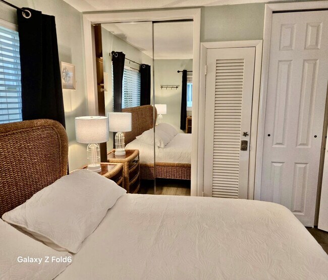 Building Photo - 3225 NE 16th St