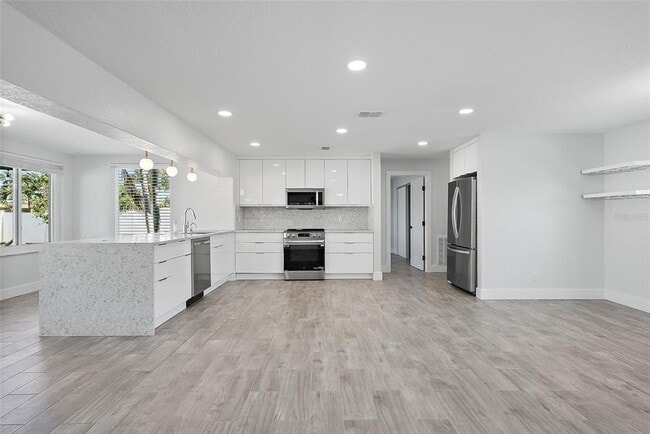 Building Photo - 3755 Belle Vista Dr E