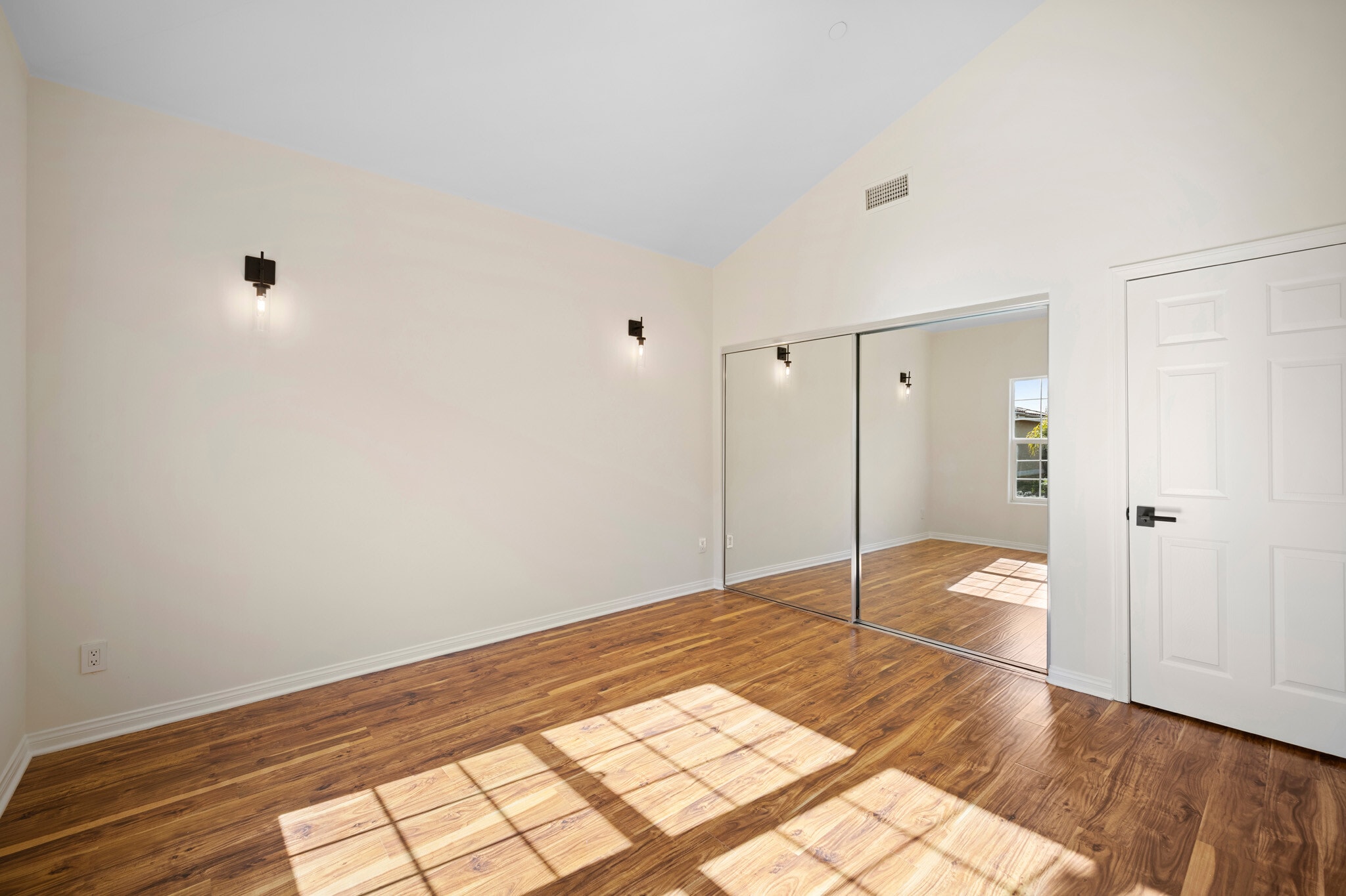 Building Photo - 415 E Dryden St