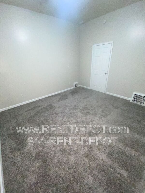 Building Photo - 816-818 W. Iowa St.