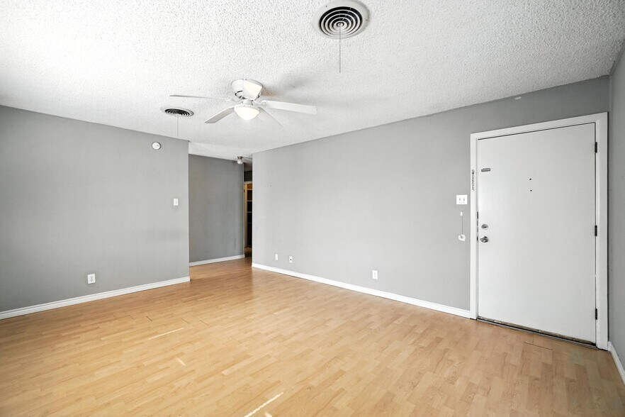 Building Photo - 3347 S 27th St
