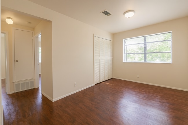 Building Photo - 903 Taulbee Ln