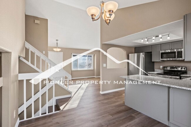Building Photo - 3020 Mirage Dr
