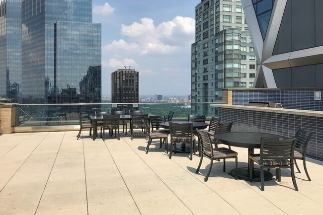 Building Photo - 322 W 57th St