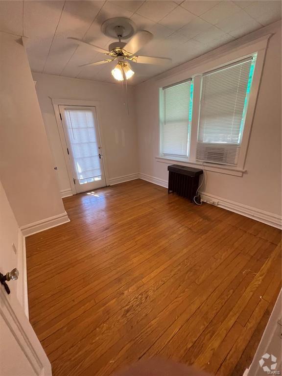 Building Photo - Very large and private 1 bedroom unit clos...