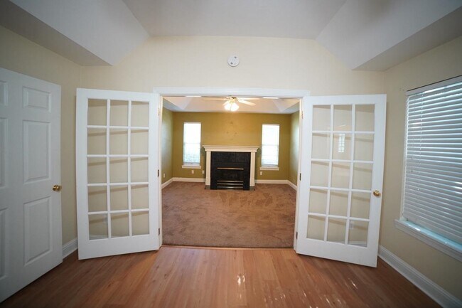 Building Photo - 352 Meadow Ridge Dr