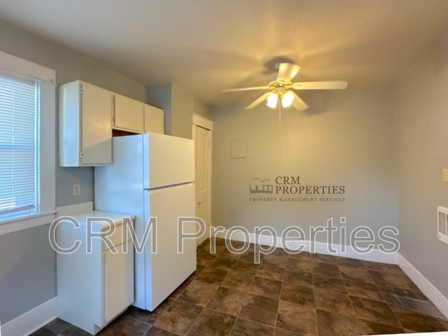 Building Photo - 611 N Main St