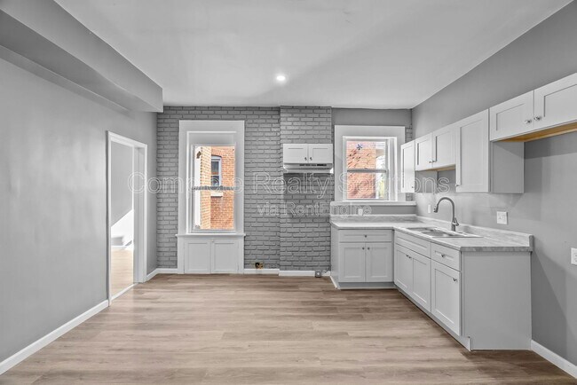 Building Photo - 3456 Chippewa St