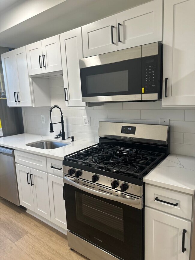 Building Photo - 1913 Minnesota Ave SE