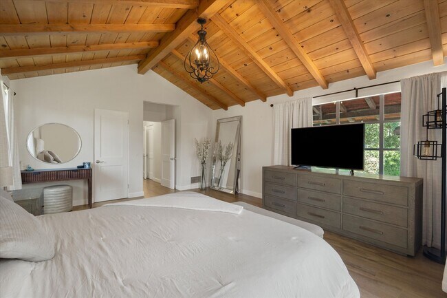 Building Photo - La Canada 4-Bedroom Home | Large Lot, Updated Kitchen, EV Charger