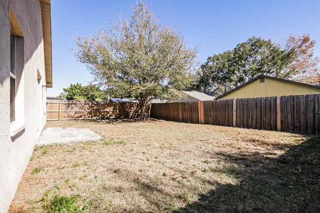 Building Photo - 535 Royal Ridge St