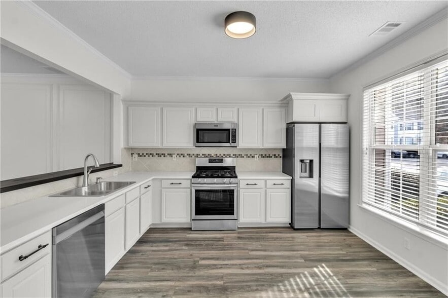 Building Photo - 9155 Nesbit Ferry Rd