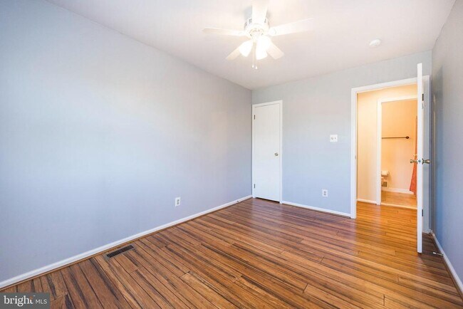 Building Photo - 3930 Gatehouse Lane