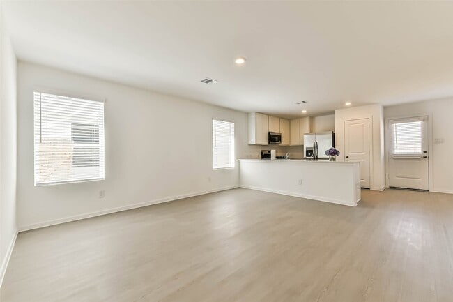 Building Photo - 163 Sterling River Ln