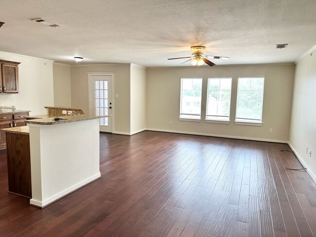 Building Photo - 2 Bedroom 1 Bath - End Unit Apartment (40%...