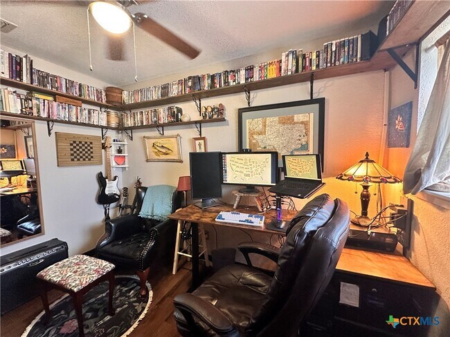 Building Photo - 421 Broadway St