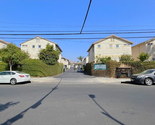 Building Photo - 12445 Sonoma Dr