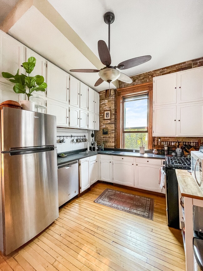 Building Photo - 2156 W Pierce Ave