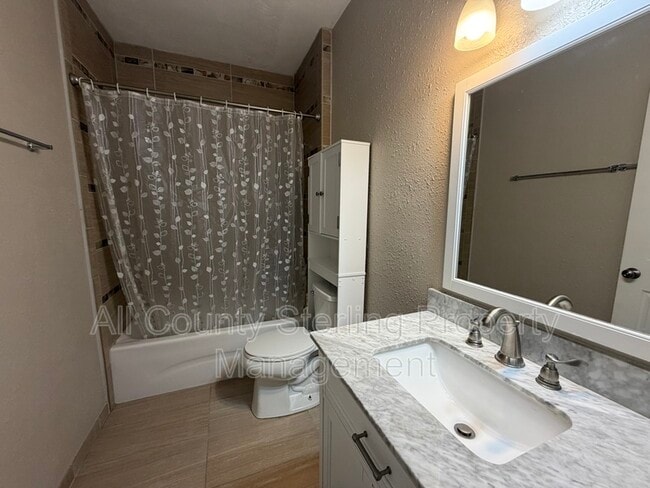 Building Photo - 348 S Marion Ave