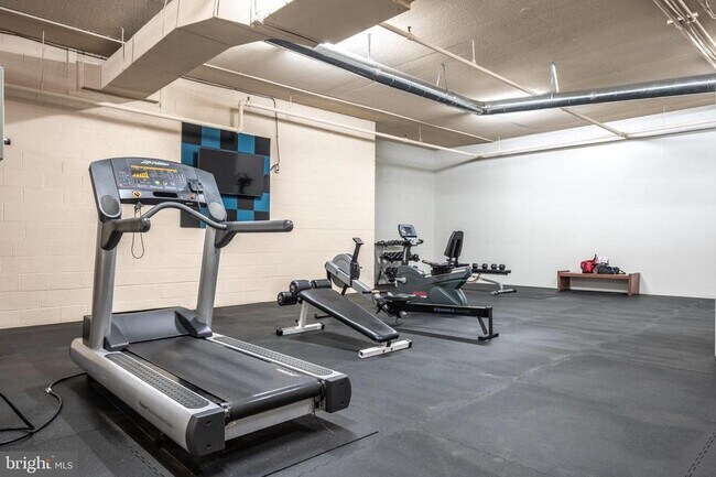 Building Photo - 3709 S George Mason Dr