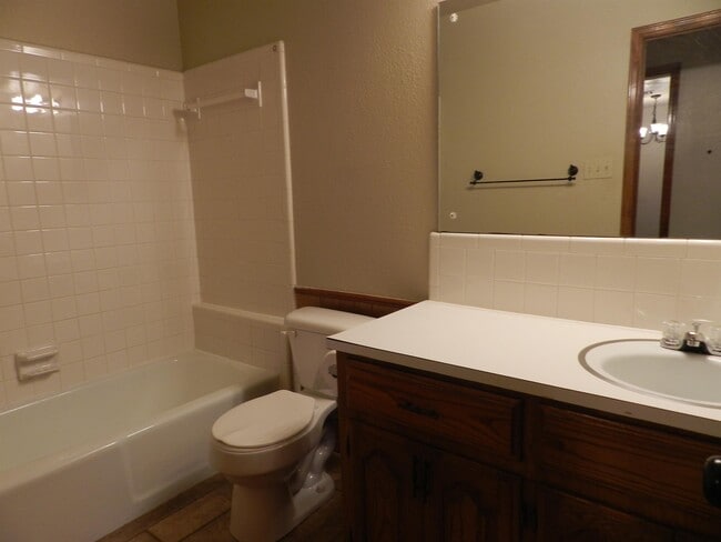 Building Photo - 4812 NW Motif Manor Blvd