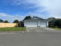 Building Photo - Mckinleyville 2 Bedroom Duplex
