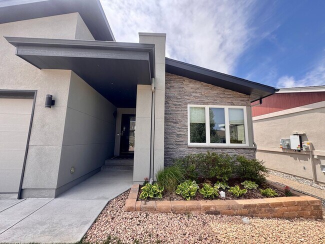 Building Photo - LUXURY 4 Bedroom home in NORTHGATE with Mountain Views