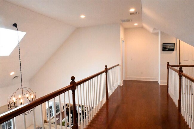 Building Photo - 4 Wimbledon Cir