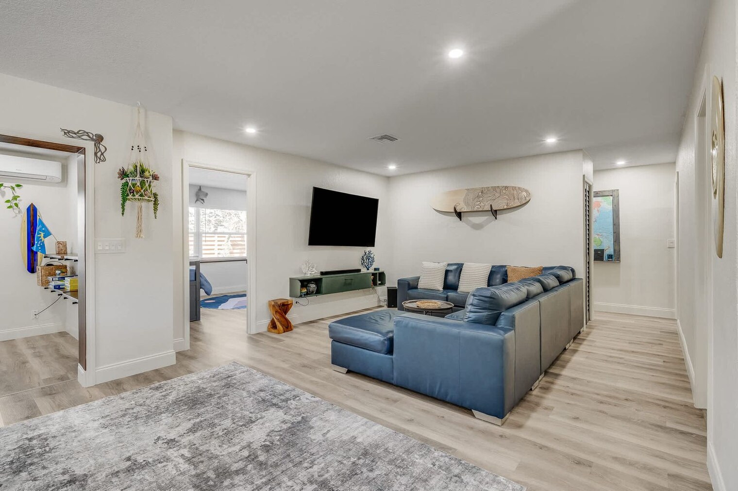 Building Photo - 415 N Shore Dr