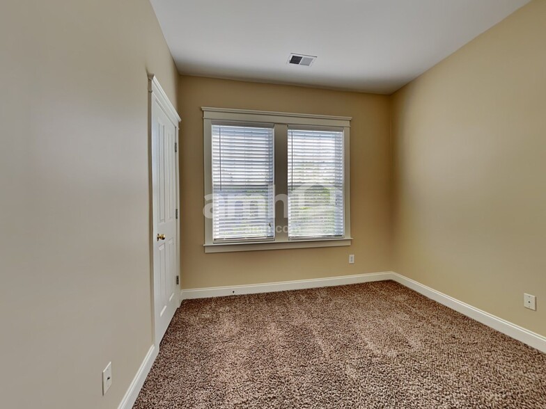 Building Photo - 408 Hydrangea St