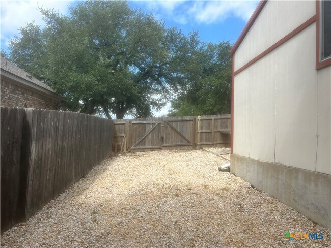 Building Photo - 2429 Nickelback Dr