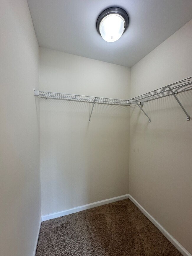 Building Photo - 840 Parnell Ct