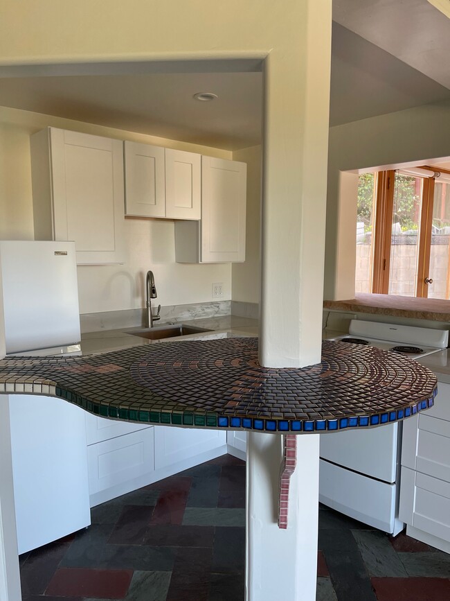 Building Photo - 20964 Colina Dr