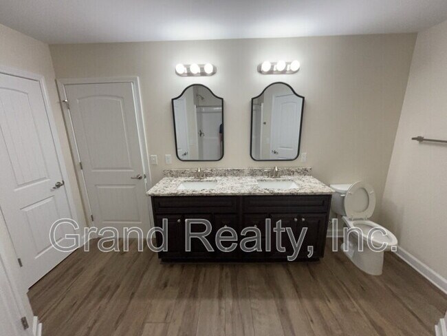 Building Photo - 4004 Roxies Ln