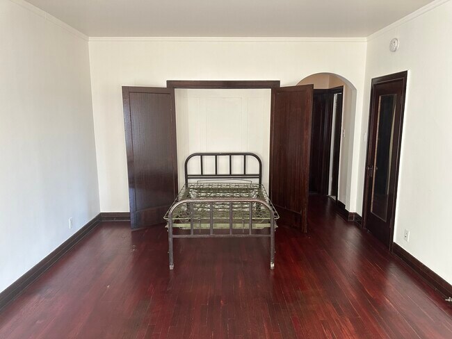 Building Photo - 2121 James M Wood Blvd