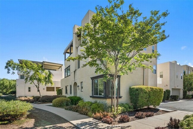 Building Photo - 123 Interval