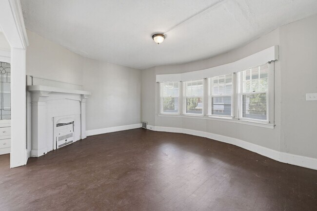 Building Photo - 11611 Fairport Ave