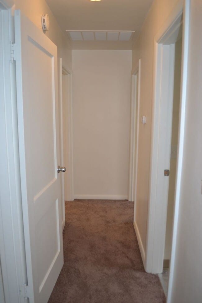 Building Photo - Quaint two-bedroom charmer in Northeast Salem