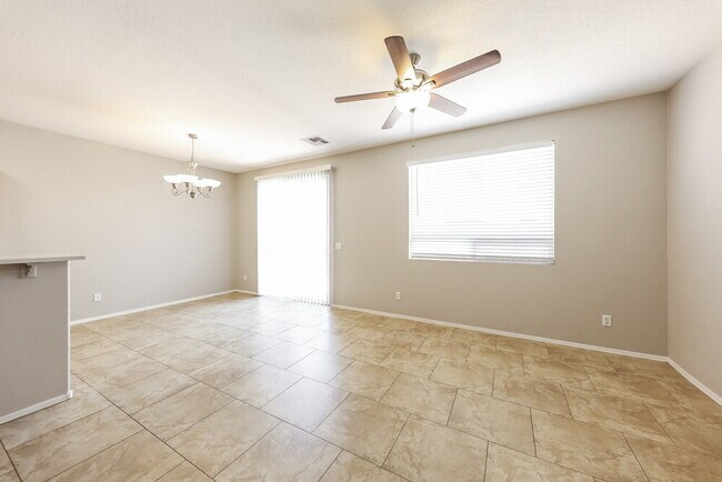 Building Photo - 1222 E Grove St