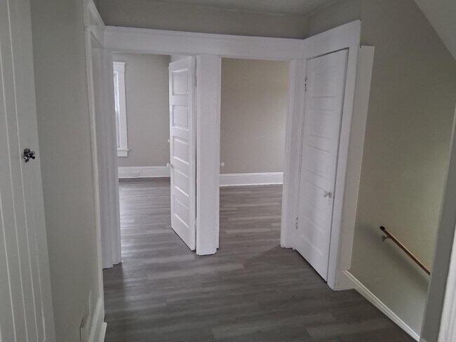 Building Photo - 1337 E 84th St