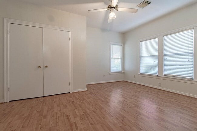 Building Photo - 837 Peddie St